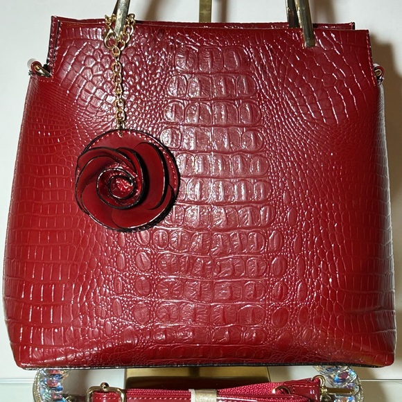 Unbranded Handbags - Elegant Red Crocodile-Embossed Tote/Crossbody Bag 14” x 10” x3.5” NWOT